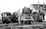 01 056 vom Bw Rheine im Bw Münster (Westf). Daneben steht der VS 145 148. (17.06.1963) <i>Foto: Bernd Kappel</i>