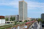 423 305 und 423 420 als S 35433 (Kronberg - Langen) an der Frankfurter Messe. (23.08.2024) <i>Foto: Marvin Christ</i>