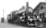 Die inzwischen auf Heißdampf umgebaute Vierzylinder-Verbundlok 38 008 vom Bw Hof wendet im Bw Bayreuth Hbf. Im März 1933 wurde sie ausgemustert.  (1928) <i>Foto: DLA Darmstadt (Maey)</i>