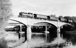 64 161 (Bw Augsburg) überquert mit einem Personenzug die Lechbrücke in Schongau. (29.10.1961) <i>Foto: Günther Scheingraber</i>