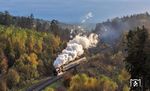 52 7596 der Eisenbahnfreunde Zollernbahn mit einem Sonderzug auf der 'Schiefen Ebene' zwischen Neuenmarkt-Wirsberg und Marktschorgast. (02.11.2024) <i>Foto: Joachim Schmidt</i>