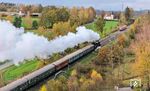 In der Einfahrt nach Marktschorgast begegnet 52 7596 mit einem Sonderzug aus Neuenmarkt-Wirsberg dem 612 597. (02.11.2024) <i>Foto: Joachim Schmidt</i>