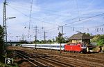 120 152 mit IR 1677 (Kassel - Frankfurt/M - Heidelberg - Offenburg - Konstanz) in Gießen-Bergwald.  (29.04.1990) <i>Foto: Wolfgang Bügel</i>