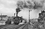 38 3443 vom Bw Düsseldorf Abstellbf kämpft sich vor dem P 2337 nach Hamm (Westf) ohne Schiebelok die Steilrampe nach Hochdahl hinauf.  (24.07.1958) <i>Foto: Jacques H. Renaud</i>