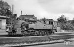 Lok 2 im Schiebediensteinsatz war 94 1122 vom Bw Wuppertal-Vohwinkel, die hier im Bahnhof Erkrath auf den nächsten Einsatz wartet. (24.07.1958) <i>Foto: Jacques H. Renaud</i>