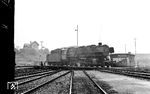 44 1284 war aus Kassel im Bw Fulda eingetroffen. Der anhaltende Regen zwang weiterhin dazu, aus dem geschützten Schuppen die Fotos anzufertigen. (08.07.1960) <i>Foto: Jacques H. Renaud</i>