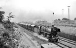 44 077 mit einem Durchgangsgüterzug aus Würzburg in Fulda. (08.07.1960) <i>Foto: Jacques H. Renaud</i>