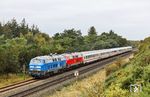 PRESS 218 056 (ex 218 454) mit 218 397 vor IC 2375 nach Frankfurt/M bei Morsum. (09.10.2024) <i>Foto: Joachim Bügel</i>