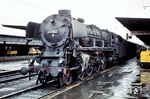 In Würzburg Hbf hat 01 1102 vom Bw Bebra den D 173 (München - Bremerhaven-Lehe) übernommen.  (24.09.1958) <i>Foto: Manfred van Kampen</i>