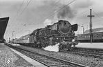 01 193 vom Bw Rheine verlässt mit einem Eilzug den Dortmunder Hauptbahnhof. (18.04.1966) <i>Foto: Klaus D. Holzborn</i>