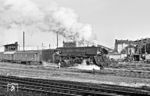 01 0503 (Bw Wittenberge) setzt einen Leerwagenpark an den Bahnsteig im Bahnhof Berlin-Lichtenberg. (11.09.1971) <i>Foto: Klaus Kieper, Slg. Holzborn</i>