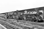 Im Bahnhof Berlin-Lichtenberg begegnen sich 03 2123 vom Bw Pasewalk und die Wittenberger 01 0513. (16.07.1970) <i>Foto: Klaus Kieper, Slg. Holzborn</i>