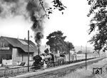 38 2309 (Bw Heilbronn) startet mit P 4854 frühmorgens um kurz nach 7.00 Uhr im Bahnhof Untergriesheim in Richtung Bad Friedrichshall-Jagstfeld. (24.06.1964) <i>Foto: Helge Hufschläger</i>