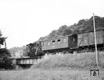 DEBG Lok 70 fährt mit GmP 4 aus Oberschefflenz über die Schefflenzbrücke nach Billigheim (Baden) ein.  (24.06.1964) <i>Foto: Helge Hufschläger</i>