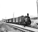 Um 13.35 Uhr fährt 99 7201 mit dem Gegenzug P 3082 in Mosbach (Baden) zurück nach Mudau. (24.06.1964) <i>Foto: Helge Hufschläger</i>