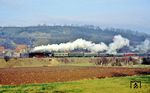 01 137 mit dem nachgestellten "Interzonenzug" D 198 auf dem Weg nach Eisenach bei Sattelstädt. (27.11.1990) <i>Foto: Wolfgang Bügel</i>