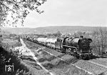 Die Saalfelder 44 0689 ist mit einem Güterzug nach Saalfeld (Saale) in Rudolstadt unterwegs. (14.05.1980) <i>Foto: Martin Heller</i>