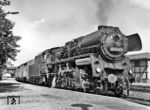 58 3049 vom Bw Gera mit einem Güterzug in Göschwitz. Ein Jahr später wurde sie nach Glauchau (Sachs) umstationiert. Nach ihrer Ausmusterung kaufte sie am 10.11.1992 der Verein Sächsische Eisenbahnfreunde in Schwarzenberg (Erzgebirge). (08.1974) <i>Foto: Martin Heller</i>