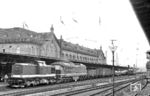 112 422 (Bw Gera) und 131 065 (Bw Meiningen) als Schlussloks an einem Güterzug Richtung Neudietendorf in Erfurt Hbf. (20.10.1986) <i>Foto: Thomas Fischer</i>