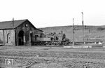 78 283 vom Bw Hanau pausiert in der Lokstation Wiebelsbach-Heubach, einer Außenstelle des Bw Darmstadt. (08.1962) <i>Foto: Karl-Ernst Maedel</i>