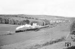 38 2770 vom Bw Heilbronn mit E 556 (Frankfurt/M - Stuttgart) auf der Steigung von Wiebelsbach-Heubach zum Frau-Nauses-Tunnel.  (05.1964) <i>Foto: Karl-Ernst Maedel</i>