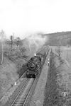 Die Heilbronner 38 2517 mit dem E 556 (Frankfurt/M - Stuttgart) zwischen Wiebelsbach-Heubach und dem Frau-Nauses-Tunnel. (04.1964) <i>Foto: Karl-Ernst Maedel</i>