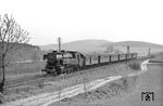 65 008 (Bw Darmstadt) rollt mit der lokbespannten Samstagsleistung des P 1373 auf Groß Umstadt zu. (04.1964) <i>Foto: Karl-Ernst Maedel</i>