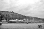 38 1451 vom Bw Fulda mit P 1860 (Schlüchtern - Frankfurt/M) bei Wirtheim. (08.1960) <i>Foto: Karl-Ernst Maedel</i>