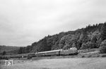 V 200 047 vom Bw Hamburg-Altona mit dem D 167 "Riviera-Express" (Ventimiglia - Basel - Frankfurt/M - Bebra - Hannover - Hamburg-Altona) bei Wirtheim. (08.1960) <i>Foto: Karl-Ernst Maedel</i>