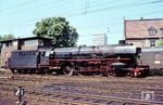 012 054 (Bw Rheine) wartet im Gleisvorfeld des Münsteraner Hauptbahnhofs auf die Übernahme des D 439. (18.05.1970) <i>Foto: Bernd Kappel</i>