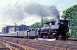 012 054 verlässt mit D 439 (Köln - Norddeich) den Hauptbahnhof von Münster. (18.05.1970) <i>Foto: Bernd Kappel</i>