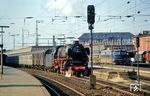 012 052 startet in Münster (Westf) Hbf mit dem E 1631 (Düsseldorf - Norddeich). Rechts steht 110 153 aus Köln. (22.07.1970) <i>Foto: Bernd Kappel</i>