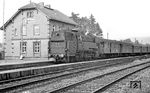 Das letzte Bild der Darmstädter 65er entstand im Bahnhof Fürth (Odenw), wo 065 013 mit P 3324 auf die Rückfahrt nach Weinheim wartet. Das nächste Wiedersehen mit der Baureihe 65 gab es dann in Aschaffenburg. (19.08.1969) <i>Foto: Wolfgang Bügel</i>