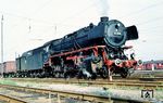 44 648 (Bw Kornwestheim) vor einem Güterzug in Kornwestheim. (1958) <i>Foto: Wolfgang Jahn</i>