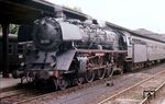 Die Braunschweiger 03 101 hat im Bahnhof Helmstedt einen Schnellzug aus Berlin übernommen. (1960) <i>Foto: Wolfgang Jahn</i>