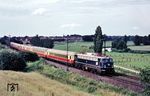 Die Hamburger E 10 374 mit dem Gegenzug TEE 78 "Helvetia" nach Zürich bei Banteln. Der Aufkleber neben der Führerstandstür weist auf die IVA in München hin. (04.05.1965) <i>Foto: Wolfgang Jahn</i>