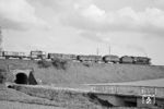 44 1138 mit einem Güterzug an der Unterführung der Landstraße 3123 bei Hebenshausen kurz vor Eichenberg. (05.1963) <i>Foto: Detlev Luckmann</i>