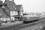 VT 21 (Esslingen, Baujahr 1951) ist als P 114 aus Kassel-Wilhelmshöhe in den Endbahnhof Naumburg (Bz Kassel) eingefahren. (06.1965) <i>Foto: Detlev Luckmann</i>