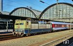 In einem nicht gerade werbewirksamen Zustand hat 181 220 den EC 56 nach Paris Est in Frankfurt/M Hbf übernommen. (30.09.1996) <i>Foto: Klaus D. Holzborn</i>