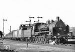 17 258 vom Bw Krefeld verlässt mit E 296 (Nijmegen – Cranenburg – Krefeld – Köln – Niederlahnstein – Wiesbaden) den niederländischen Grenzbahnhof Nijmegen. (06.1935) <i>Foto: W.A. Koch</i>