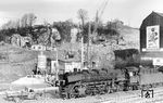 41 021 vom Bw Hagen-Eckesey fährt mit D 81 (Frankfurt/M - Düsseldorf) in Wuppertal-Oberbarmen ein. Im Hintergrund entsteht gerade die neue Bundesstraße 7. (10.02.1958) <i>Foto: Carl Bellingrodt</i>