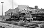 03 1060 vom Bw Hagen-Eckesey verlässt das Bw Osnabrück Hbf, um eine Zugleistung in die Heimat zu übernehmen. (1964) <i>Foto: Jürgen Munzar</i>