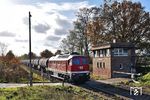 232 690 der Erfurter Bahnservice Gesellschaft mit einem 1550 t schweren Bioethanolzug von Zeitz nach Frankfurt Oderbrücke an der Blockstelle Zauschwitz nördlich von Pegau. (26.11.2024) <i>Foto: Ralf Opalka</i>