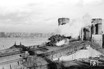 42 613 (BMAG, Baujahr 1944) mit einem Güterzug aus Mainz-Bischofsheim auf der Mainzer Südbrücke. (01.1952) <i>Foto: A. Dormann, Slg. W. Löckel</i>