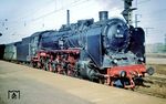 Nach ihrer Fahrt durch die Eifel wartet die Jünkerather 39 236 im Bahnhof Köln-Deutz auf die Ausfahrt zum Abstellbahnhof Deutzerfeld. (10.1964) <i>Foto: Helmut Dahlhaus</i>