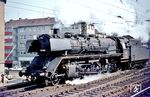 41 060 dampft auf dem Weg von Köln Eifeltor in den Kölner Norden durch Köln Süd. (09.04.1968) <i>Foto: Helmut Dahlhaus</i>