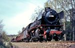 41 096 vom Bw Kirchweyhe mit einem Güterzug im Wiehengebirge bei Ostercappeln. (29.04.1967) <i>Foto: Helmut Dahlhaus</i>