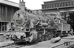 Zwischen Lokleitung und dem großen Rechteck-Schuppen wartete im Bw Hohenbudberg 055 755 (ex 55 4755). (03.09.1969) <i>Foto: Wolfgang Bügel</i>