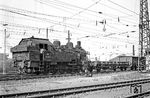 Die "unechte" 094 001 (ex 94 1001) war am Ablaufberg am Stellwerk "Hsf" in Hohenbudberg im Einsatz. (03.09.1969) <i>Foto: Wolfgang Bügel</i>