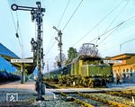 194 128 vom Bw Freilassing erhält vor einem Reisezug nach Berchtesgaden Ausfahrt in Bad Reichenhall. (1979) <i>Foto: Karsten Risch</i>